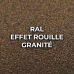 Gros plan d'un profilé de verrière RAL effet rouille granité